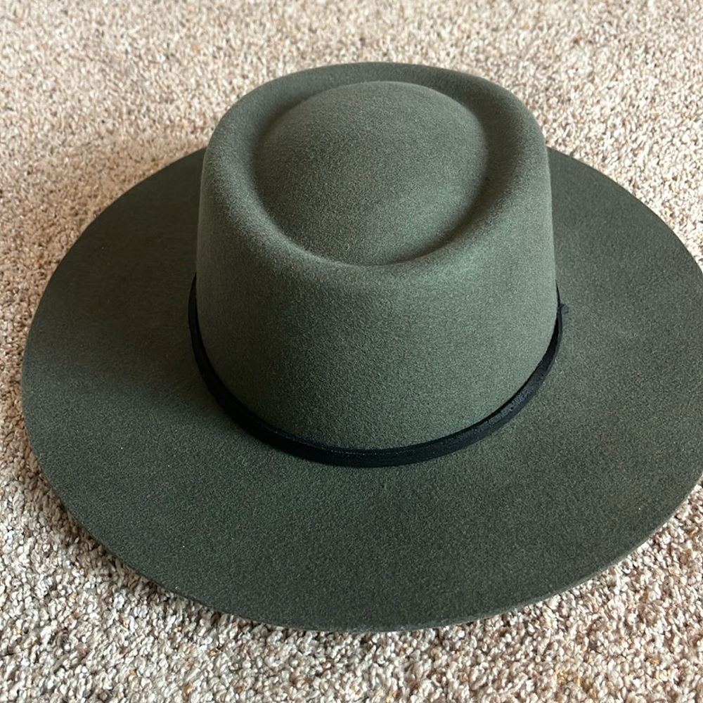 Gigi pip wren telescope crown hat size 57